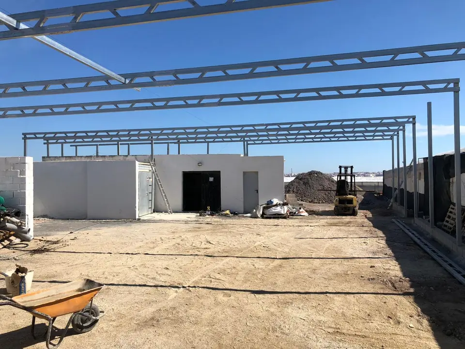 Cerchas de celosía metálica para una cubierta de gran luz