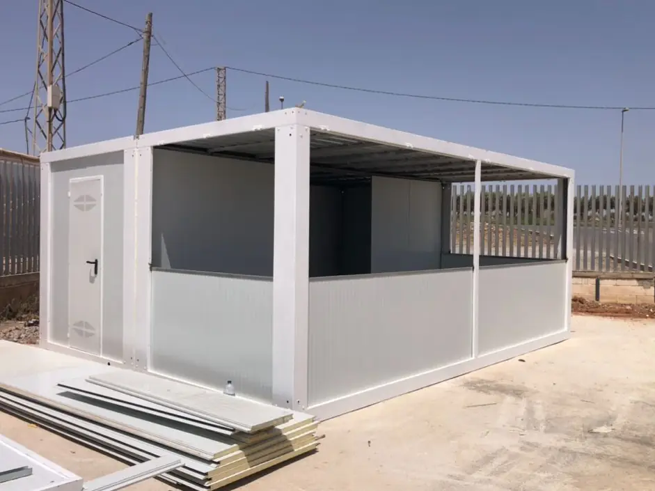 Módulo prefabricado abierto en Roquetas de Mar